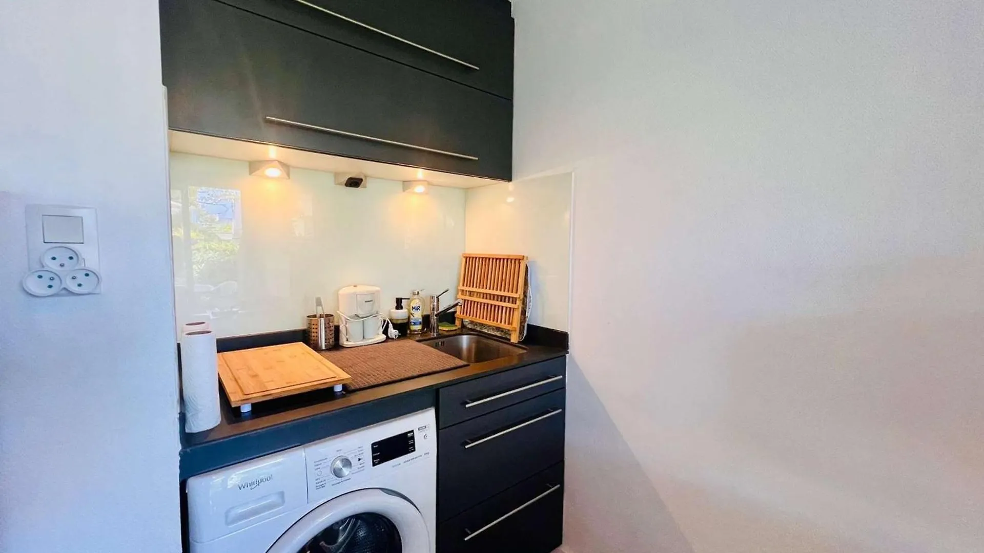 Апартаменты Studio Charmant Avec Jardin Au Centre De Quiberon, Proche Plage, Parking Inclus - Fr-1-478-320